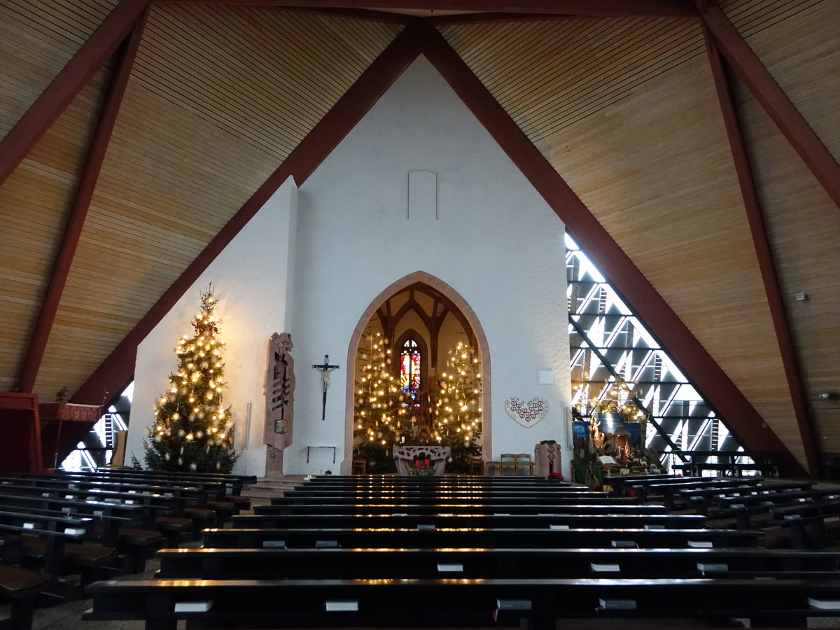Bleibach, moderner Innenraum von 1978 in der St. Georg Kirche (01.01.2019)