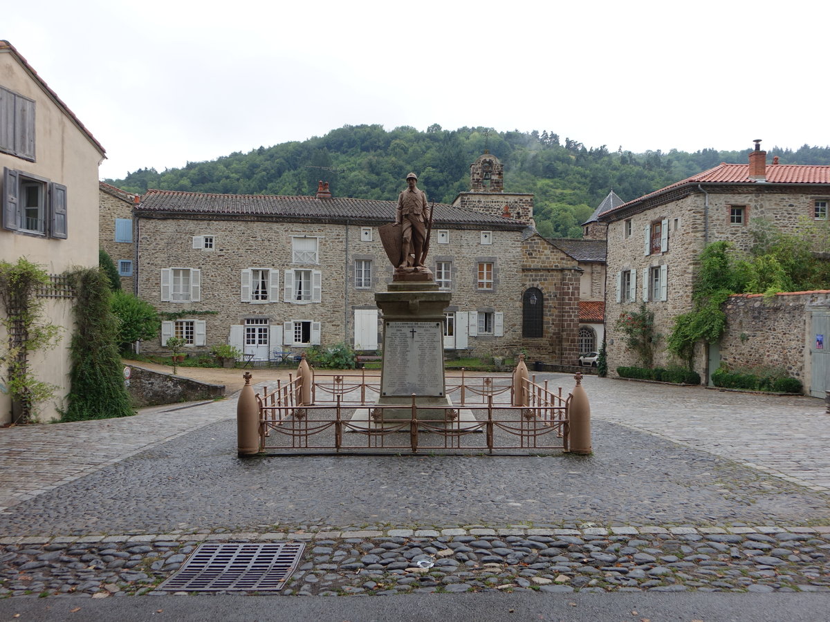 Blesle, Weltkriegsdenkmal am Place des Anciens Combattants (21.07.2018)