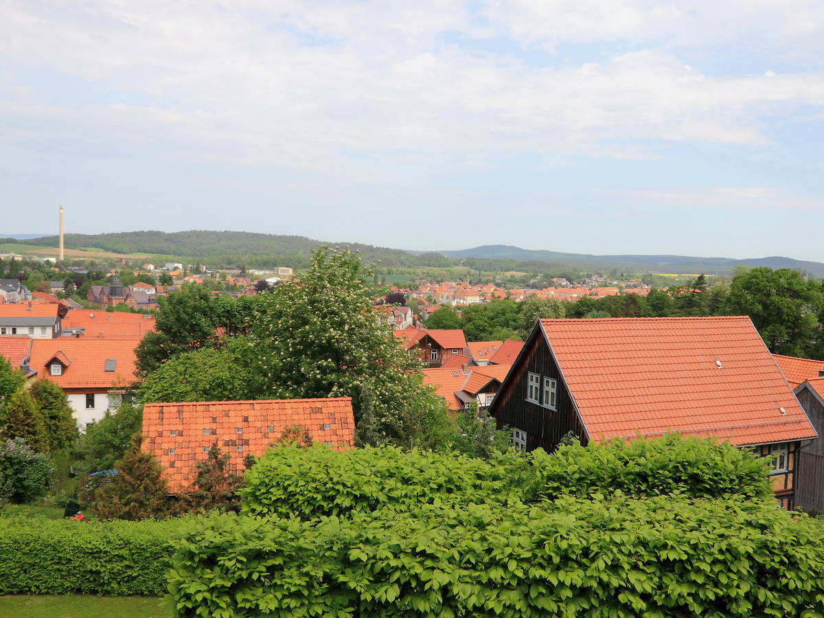 Blick am 19. Mai 2017 ber Blankenburg von Weg in Richtung Schloss Blankenburg.