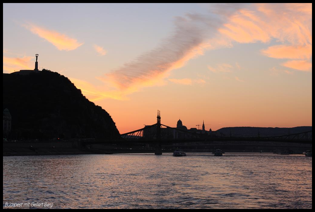 Blick am Abend des 19.06.2017 vom Schiff aus auf den Gellert Berg und die Elisabeth Brcke in Budapest.