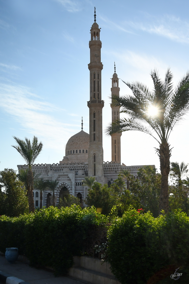 Blick auf die Al Mustafa Moschee in Scharm El-Scheich. (Dezember 2018)