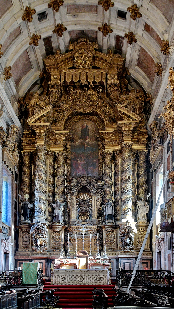 Blick auf den Altar der Kathedrale von Porto (S do Porto), mit deren Bau Anfang des 12. Jahrhunderts begonnen wurde.