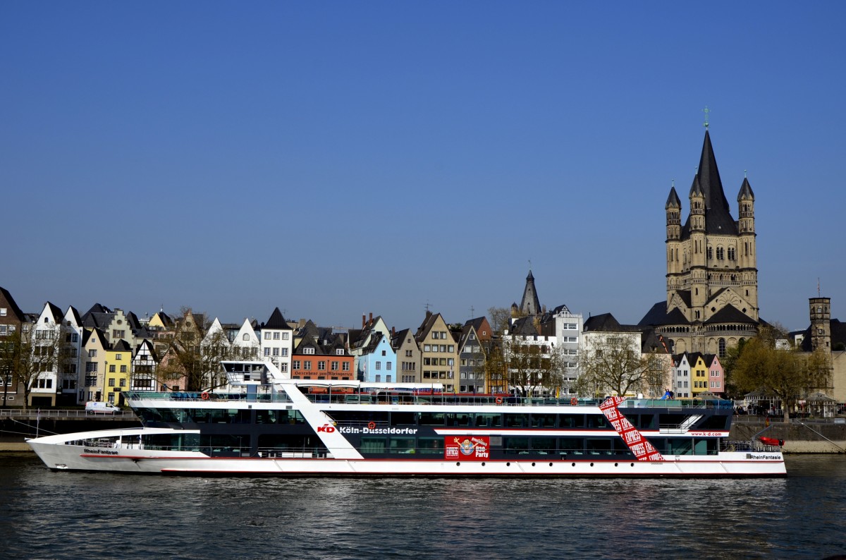 Blick auf die Altstadt von Köln mit der Kirche Groß St. Martin (16.04.2015)