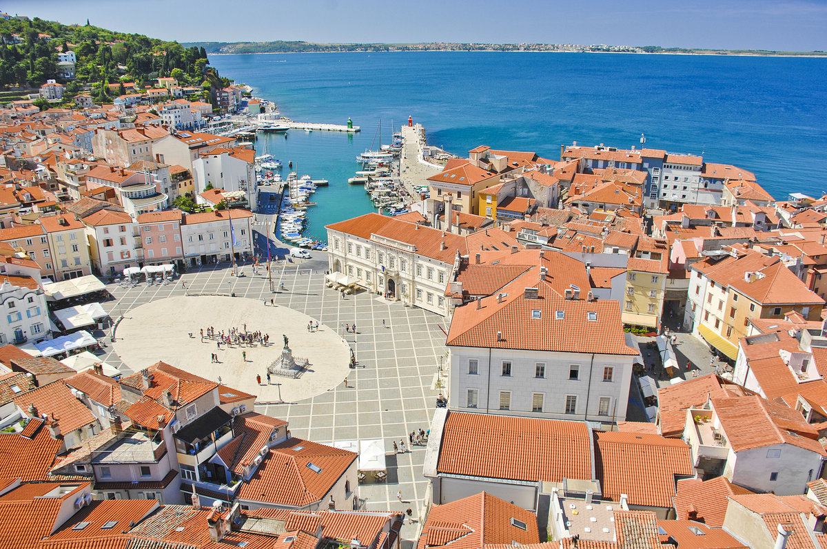 Blick auf die Altstadt von Piran mit dem Tartiniplatz. Aufnahme: 26. Juli 2016.