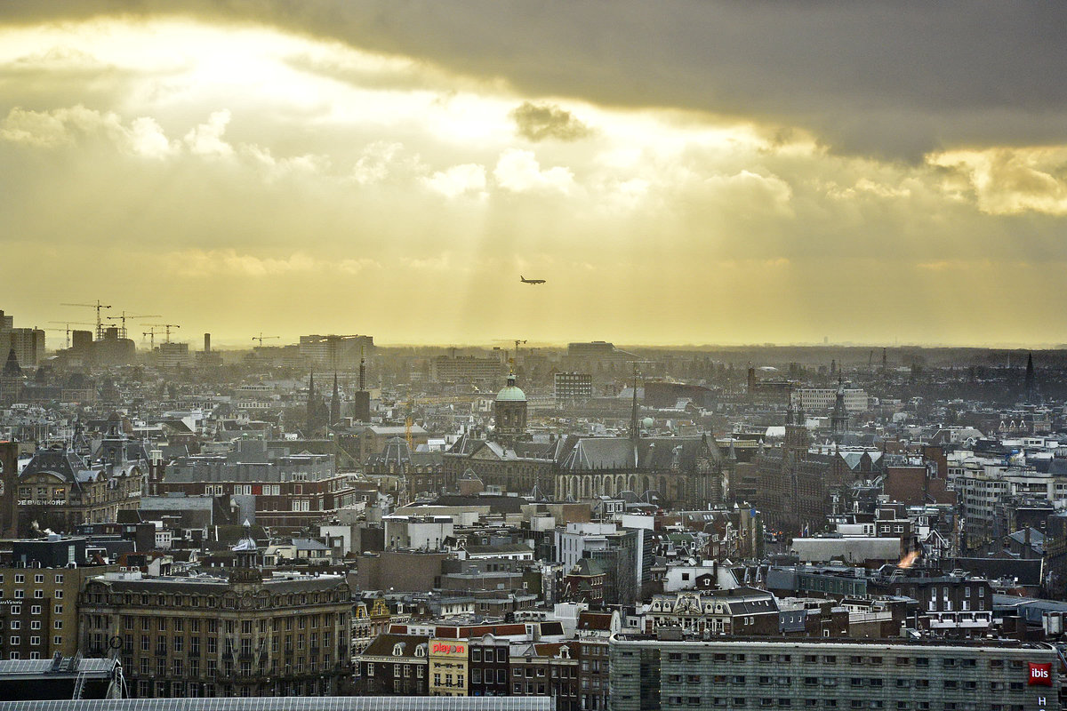 Blick auf Amsterdam in nrdlicher Richtung vom A'Dam Lookout. Aufnahme: 3. Januar 2017.