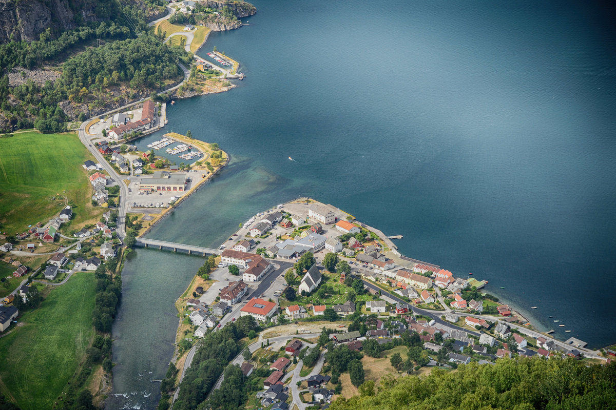 Blick auf Aurlandsvangen (Sogn og Fjorden  Norwegen) von Prest. Aufnahme: 1. Juli 2018.