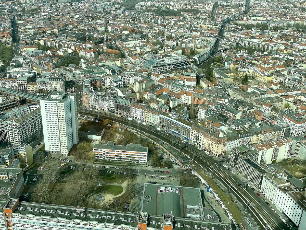 Blick auf die Bahnstrecke zwischen Alexanderplatz und Jannowitzbrcke am 31. Mrz 2022.
