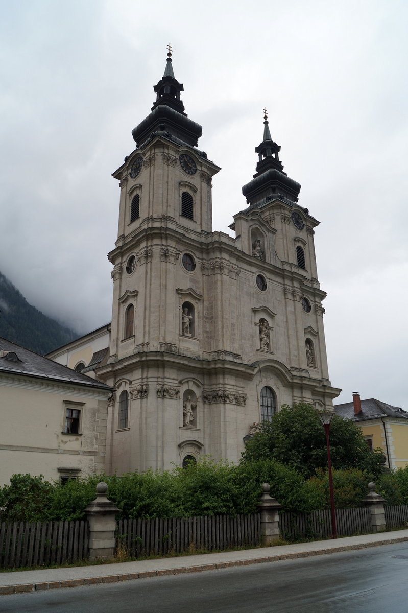 Blick auf das ehemalige Kollegiatstift in Spital am Pyhrn (Obersterreich), das heute als Pfarrkirche der Gemeinde dient. 08.07.2019.