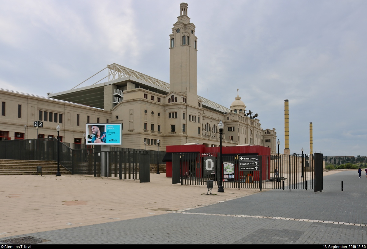 Blick auf den Eingang zum Olympiastadion Barcelona (E) (Estadi Olmpic Llus Companys), im Jahr 1992 Austragungsort der Olympischen Sommerspiele.
[18.9.2018 | 13:50 Uhr]