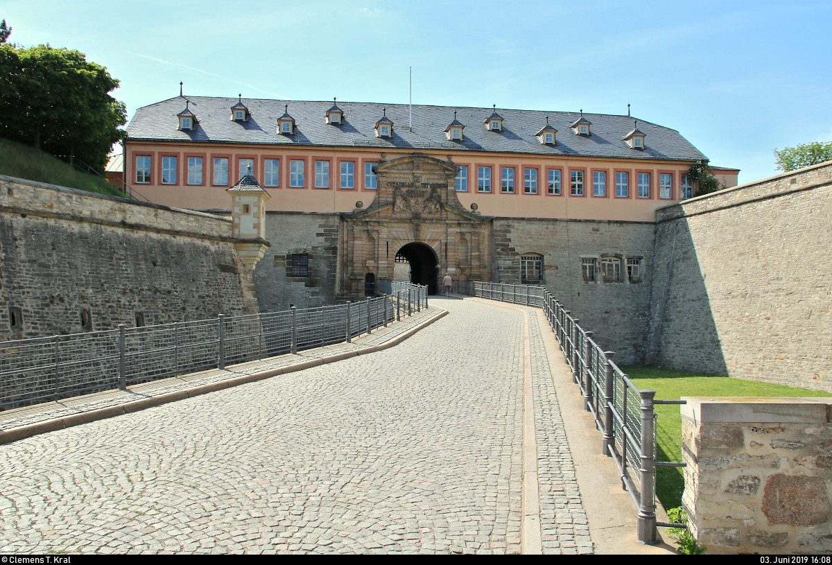 Blick auf den Eingang zur Zitadelle Petersberg in Erfurt, eine barocke Festung aus dem 17. Jahrhundert.
[3.6.2019 | 16:08 Uhr]