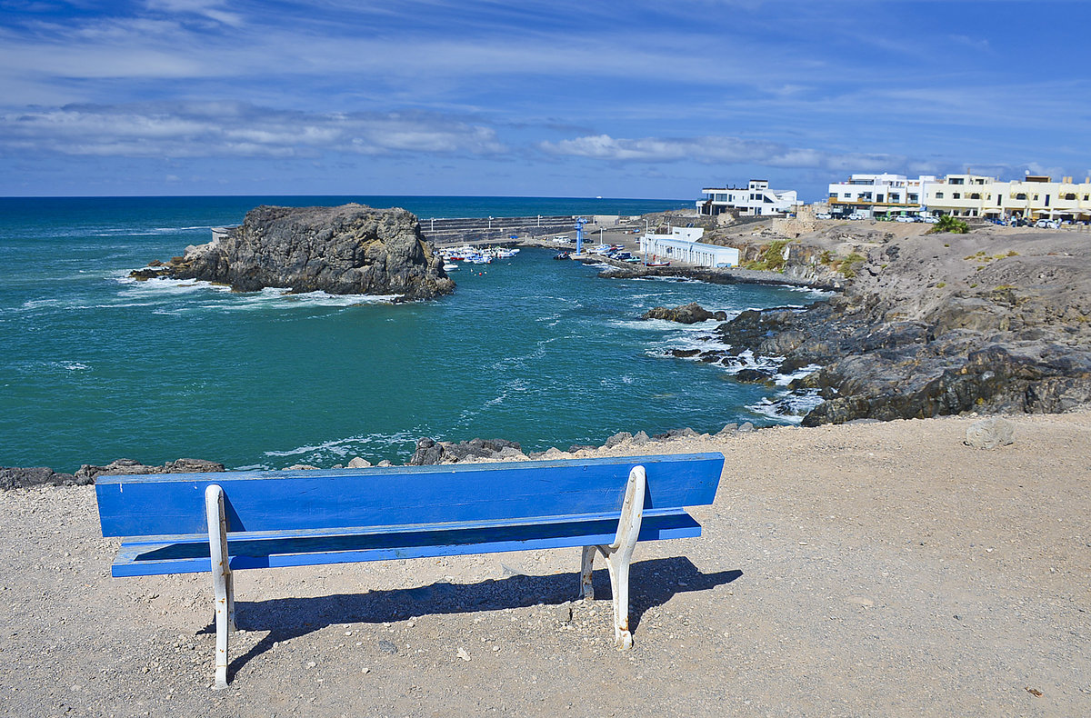 Blick auf El Cotillo bzw. den Hafen von El Cotillo an der Nordwestkste Fuerteventuras. Aufnahme: 19. Oktober 2017.