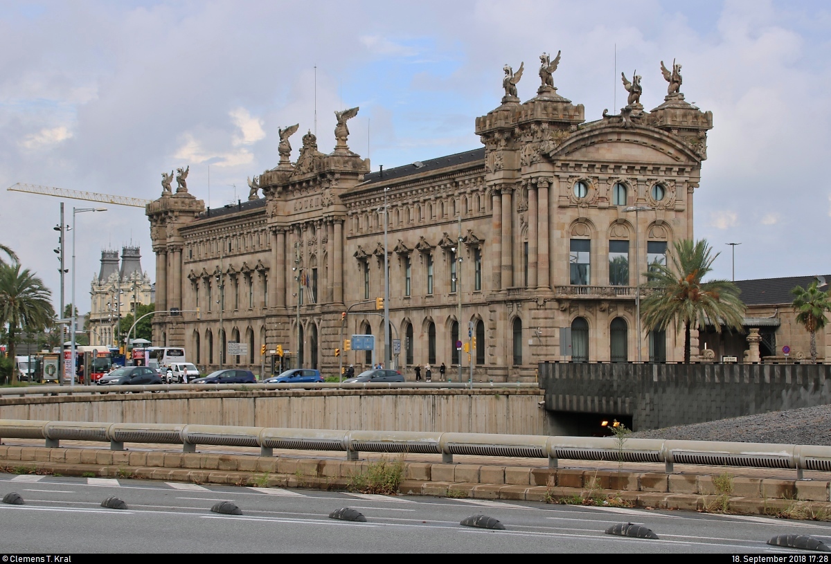 Blick auf das Finanzamt (Agncia Estatal d'Administraci Tributria) von Barcelona (E) am Plaa de les Drassanes.
[18.9.2018 | 17:28 Uhr]