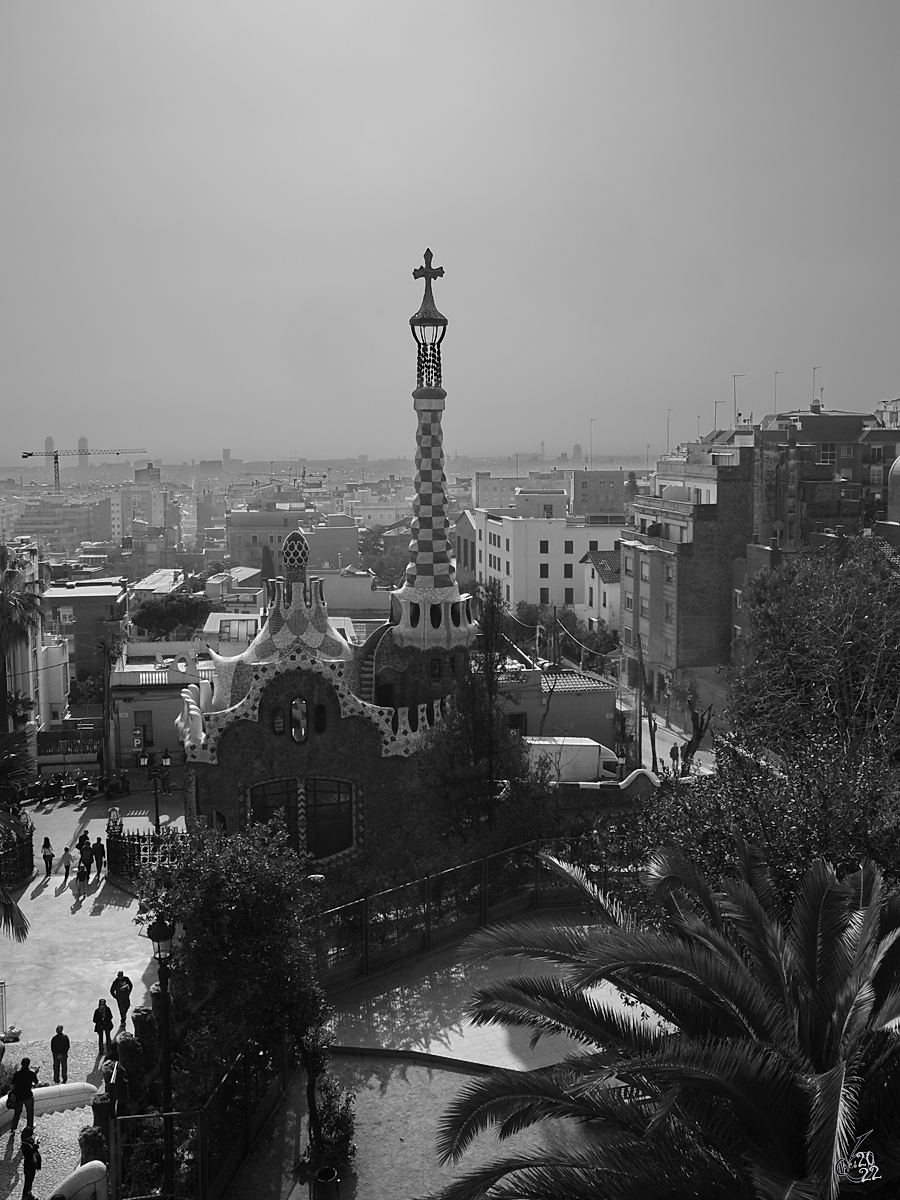 Blick auf die Geschenkboutique im Eingangsbereich des Park Gell in Barcelona. (Februar 2012)