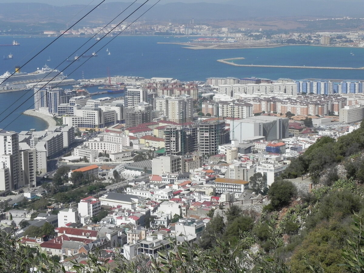 Blick auf Gibraltar und die Bucht von Algeciras am 07.10.2007. Gibraltar ist ein britisches �berseegebiet an der S�dspitze der Iberischen Halbinsel. 