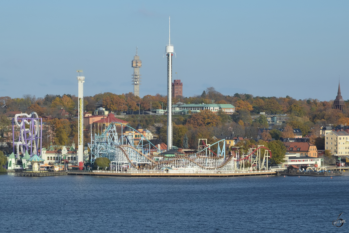 Blick auf den Grna Lund, einem Vergngungspark in Stockholm auf der Halbinsel Djurgrden. (Oktober 2011)