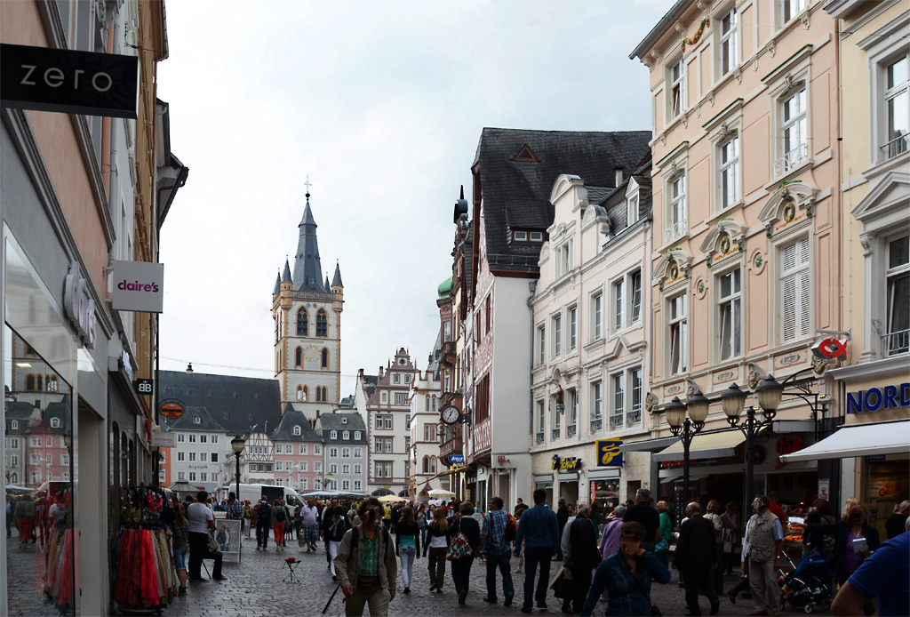 Blick auf den Hauptmarkt und Kirche St. Gangolf - 10.09.2014