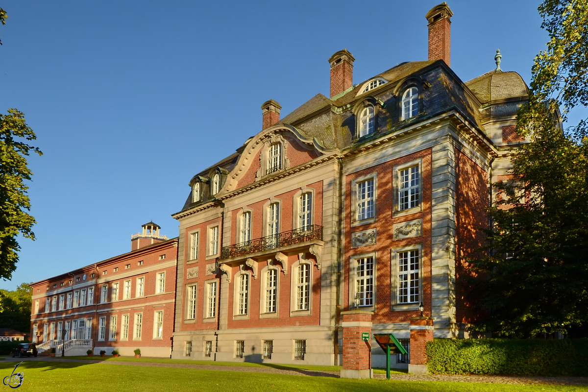 Blick auf das Herrenhaus (Schloss) Karow. (August 2014)