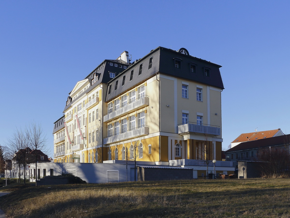 Blick auf das Hotel Harvey in Franzensbad (Frantiskovy Lazne ) am Westend Park am 15. Februar 2019