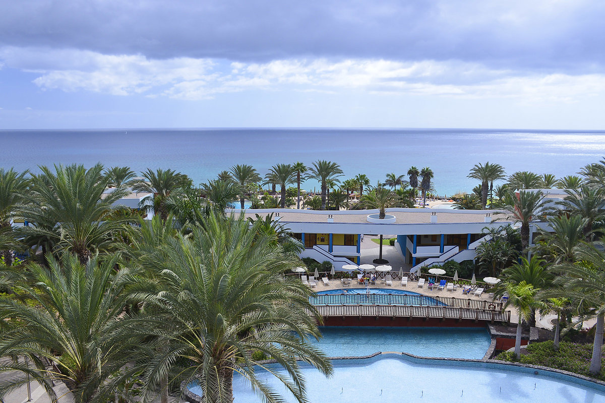 Blick auf Hotel R2 Pajara Beach in Costa Palma auf der Insel Fuerteventura - Spanien. Aufnahme: 15. Oktober 2017.