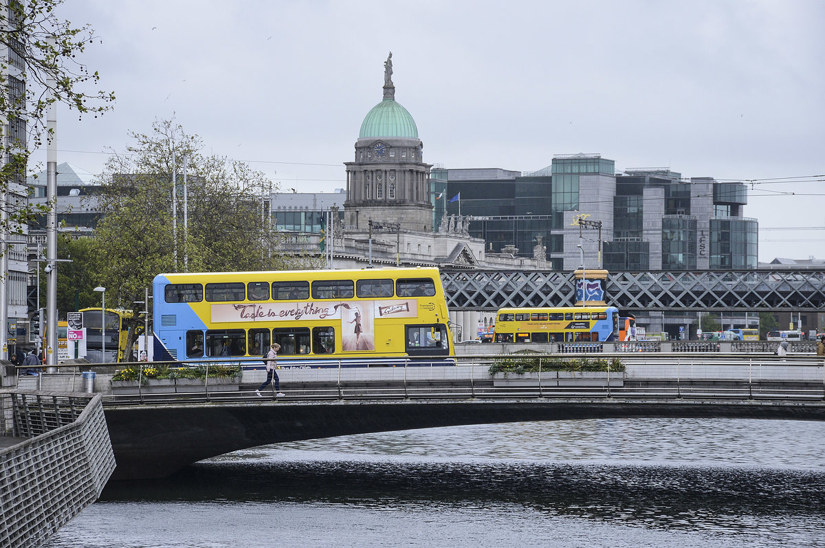 Blick auf die Innenstadt von Dublin. Im Vordergrund ist ein Teil der Talbot Memorial Bridge und der Liffey zu sehen. Aufnahme: 11. Mai 2018.