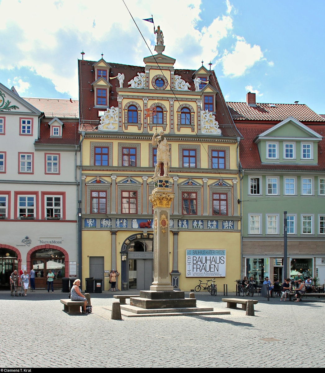 Blick auf die Kunsthalle Erfurt mit der davor befindlichen Sule  Der Rmer  auf dem Fischmarkt in Erfurt.
[3.6.2019 | 15:03 Uhr]