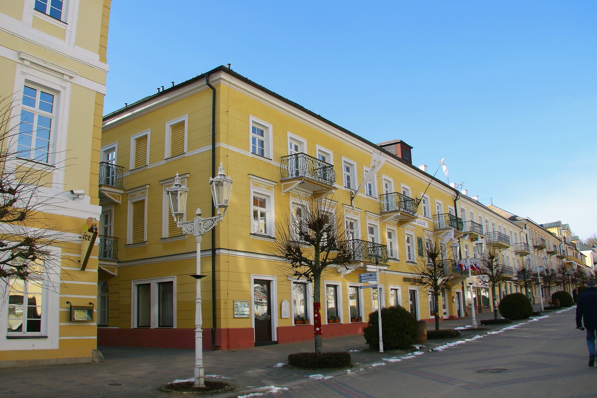 Blick auf die Kurpromenade in Franzensbad am 24. Februar 2018