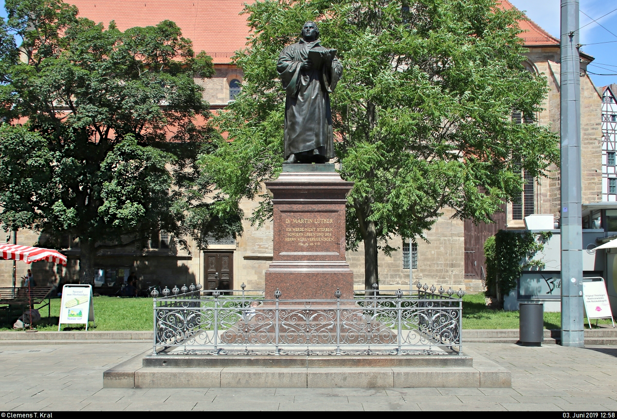 Blick auf das Martin-Luther-Denkmal am Anger in Erfurt.
Dahinter befindet sich die Kaufmannskirche St. Gregor.
[3.6.2019 | 12:58 Uhr]