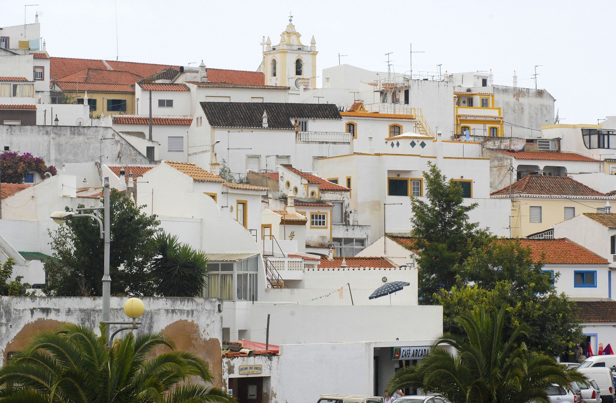 Blick auf das Ortsteil Ferragudo (Portimo). Aufnahme: Juli 2010.