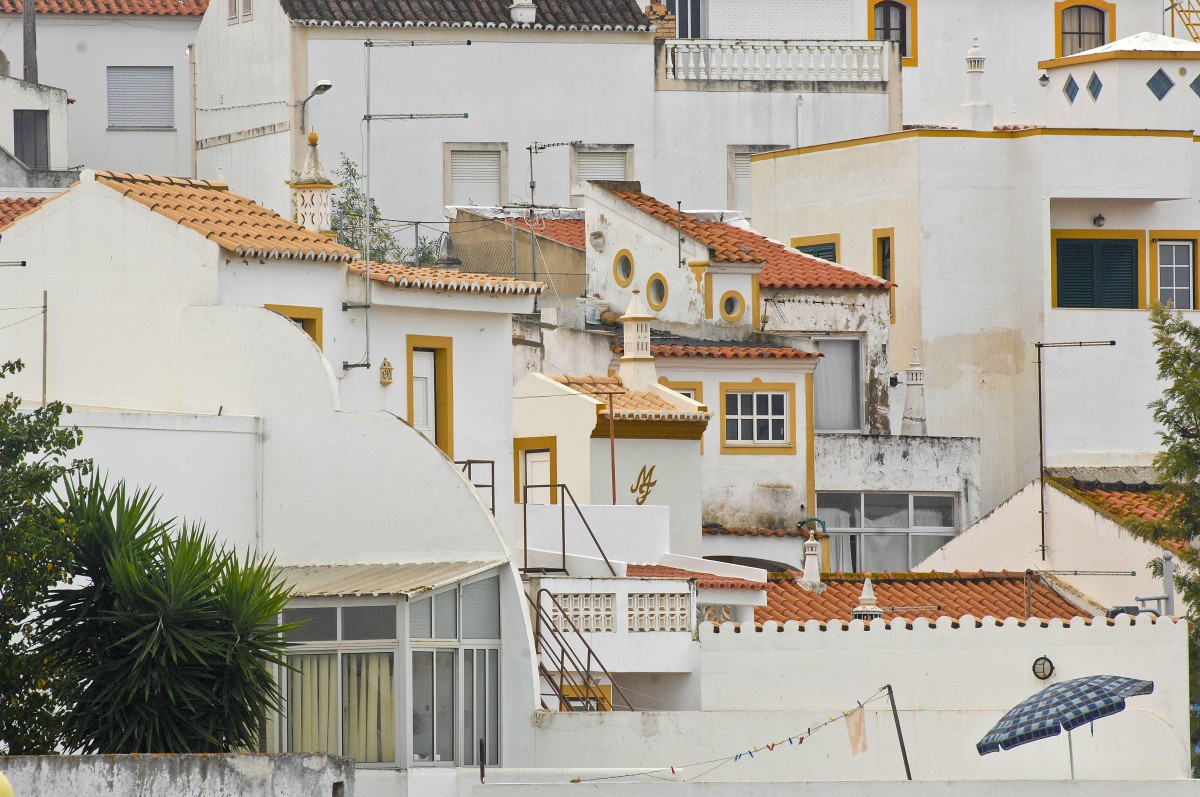 Blick auf das Ortsteil Ferragudo (Portimo). Aufnahme: Juli 2010.