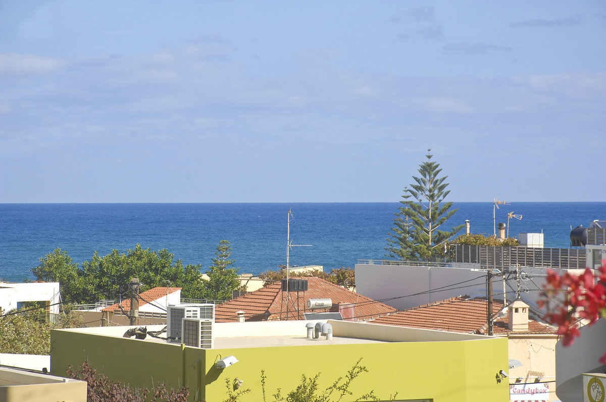 Blick auf Platanias von der Panorama-Gasse. Aufnahme: 19. Oktober 2016.