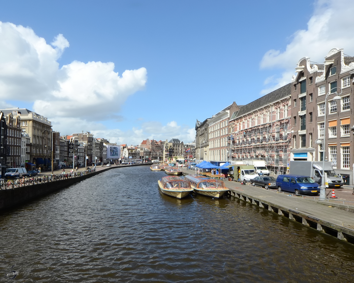 Blick auf den Rokin Kanal in Amsterdam. (August 2012)