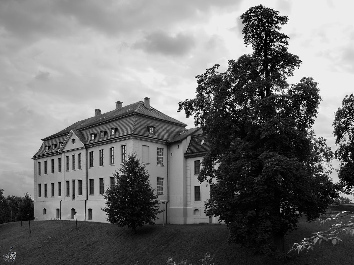 Blick auf die Rckseite des um 1740 erbauten Schlosses in Stavenhagen. (August 2014)