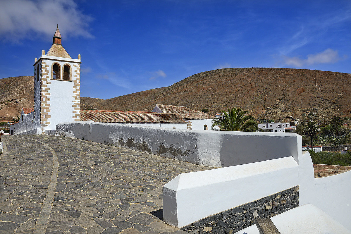 Blick auf Santa Maria im Dorf Betancuria auf der Insel Fuerteventura. Aufnahme: 20. Oktober 2017.