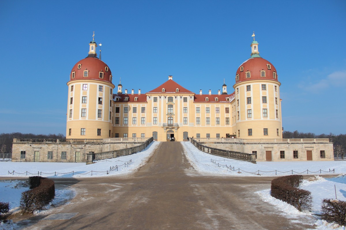 Blick auf das Schloss Moritzburg bei schönstem Winterwetter. 30.01.2014