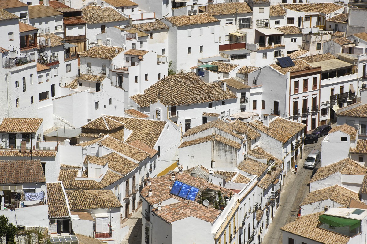 Blick auf Setenil de las Bodegas. Aufnahme: Juli 2014.