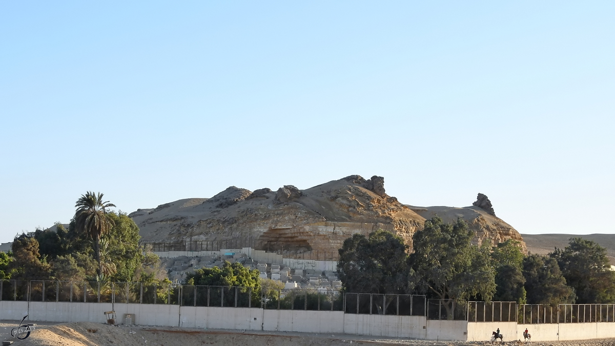 Blick auf den Sdteil des Steinbruch-Friedhofes der Nekropole. (Gizeh, Dezember 2018)