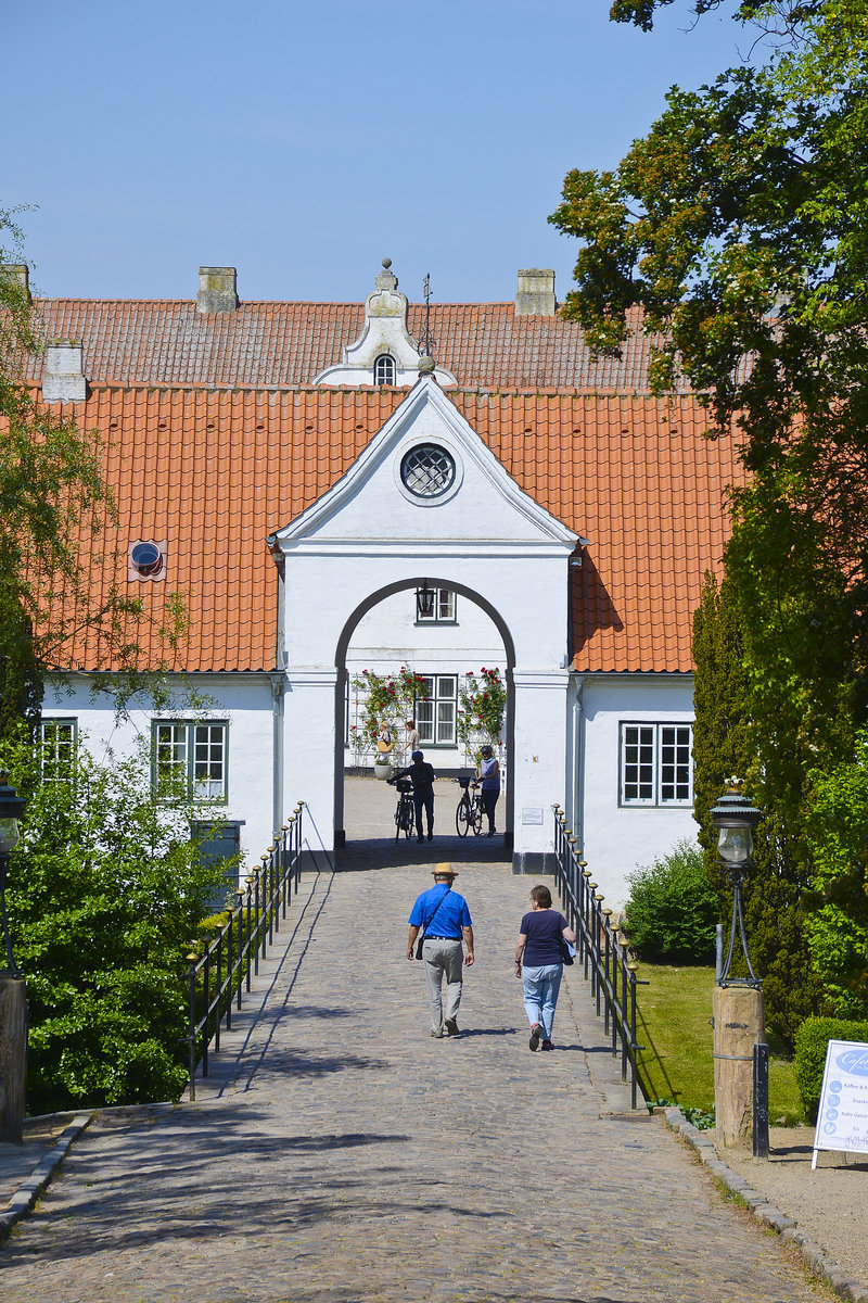 Blick auf das Torhaus am Schlo Glcksburg. Aufnahme: 4. Juni 2020.