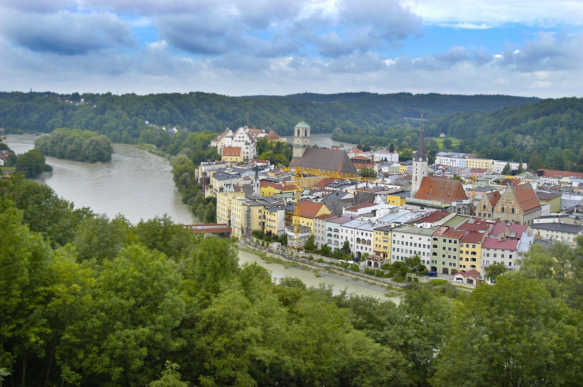 Blick auf Wasserburg am Inn von der Schnen Aussicht. Aufnahme: Juli 2008.