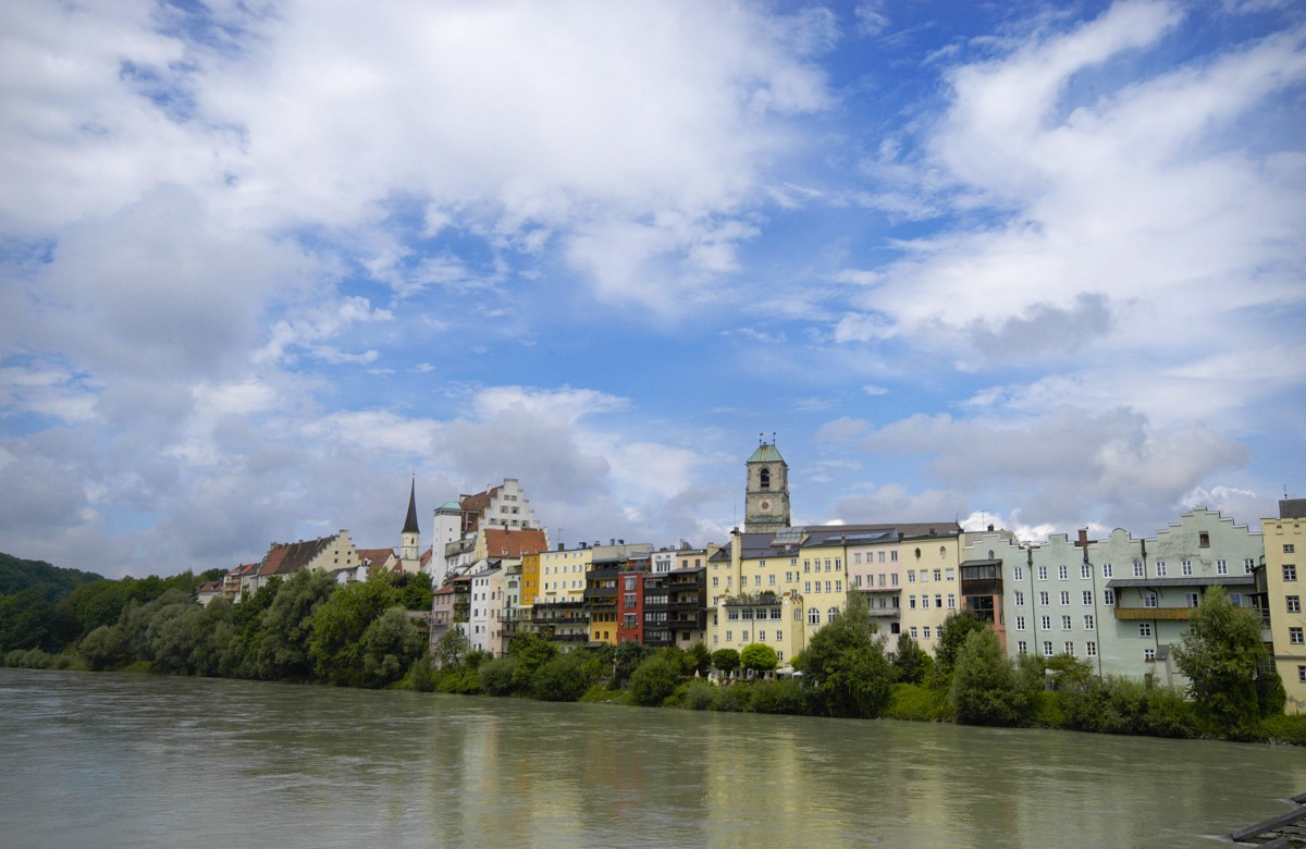 Blick auf Wasserburg am Inn von der Roten Brcke. Aufnahme: Juli 2008.