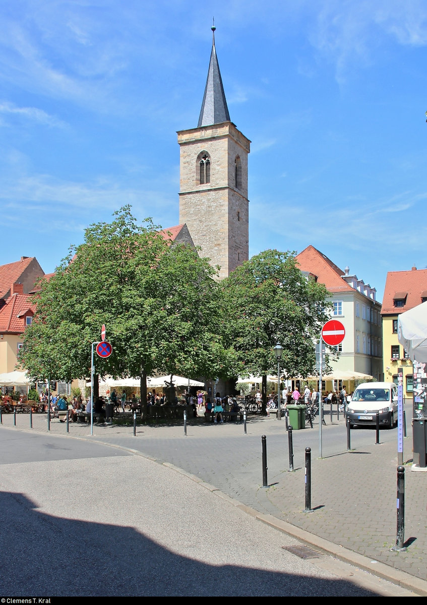 Blick auf den Wenigemarkt mit dem 33 Meter hohen Turm der gidienkirche in Erfurt.
[3.6.2019 | 12:54 Uhr]