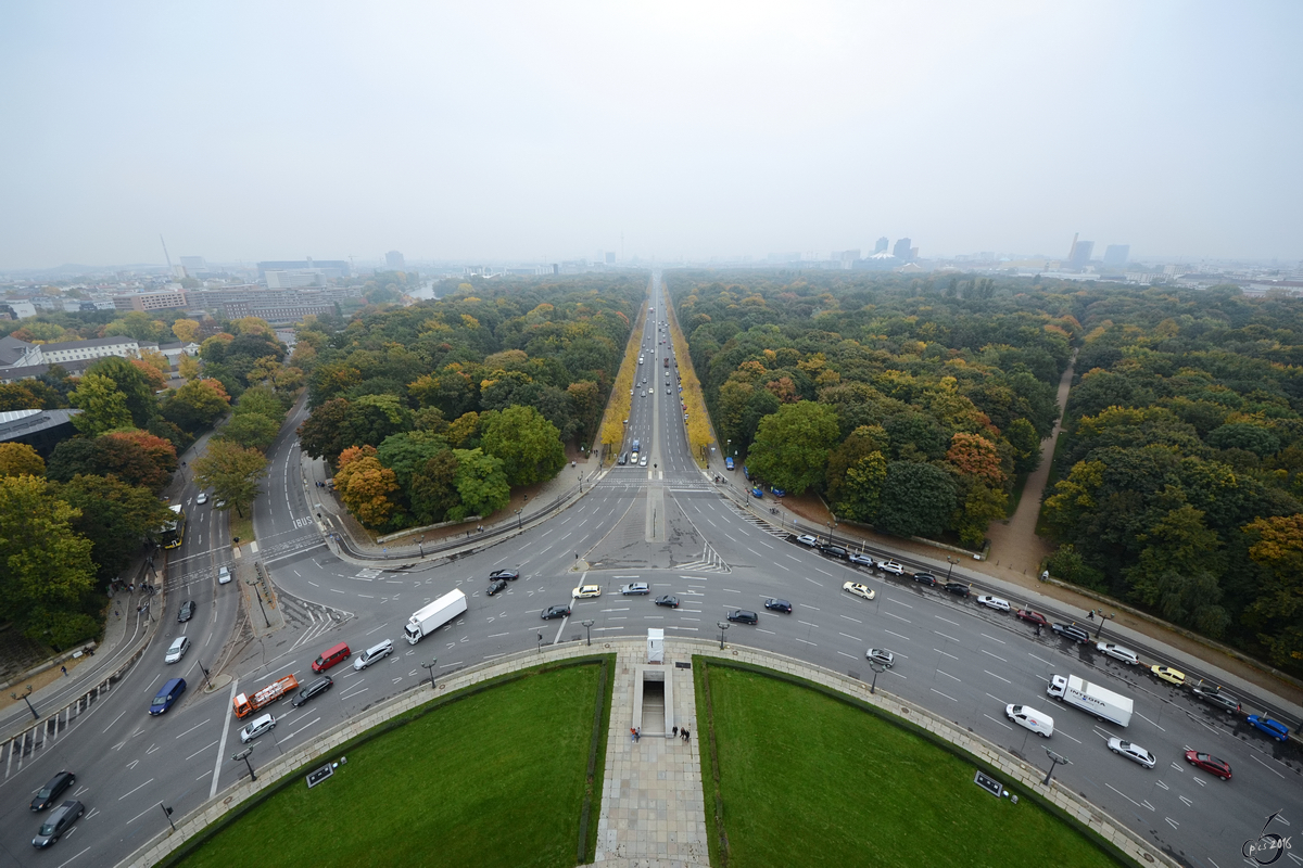 Blick von der Aussichtsplattform auf der Siegessule in Richtung Berlin-Mitte. (Oktober 2013)