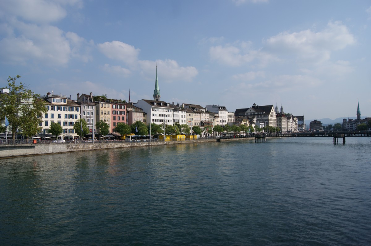 Blick von der Bahnhofbrücke in Zürich über die Limmat (11.08.2015)