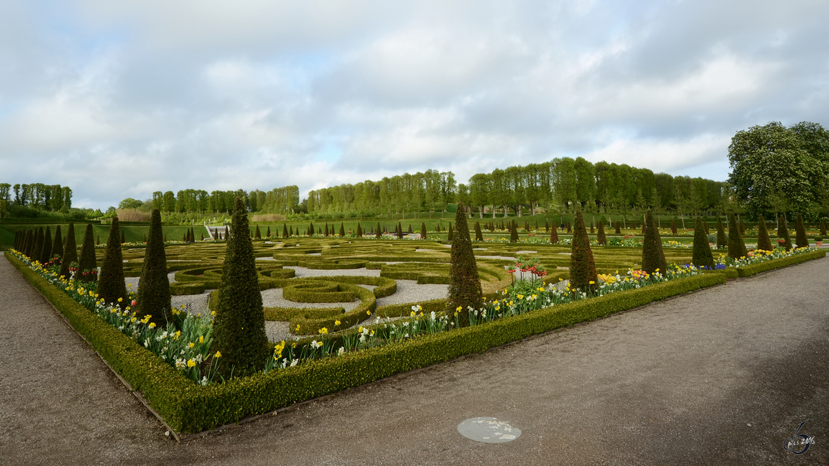 Blick in den Barockgarten des Wasserschlosses Frederiksborg. (Hillerd, Mai 2012)