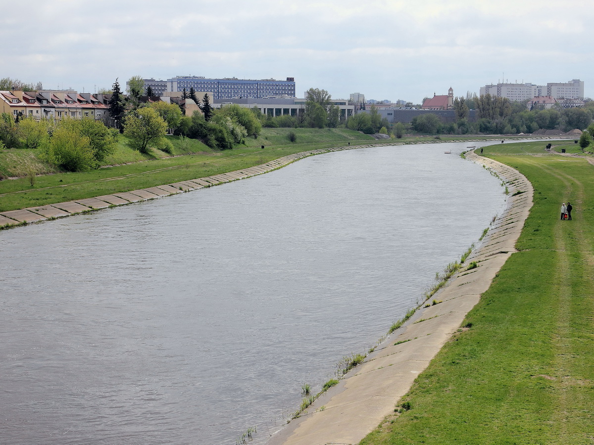 Blick von der Brcke auf der Wyszyńskiego in Poznań, (Posen)  am 30. April 2017auf die Warthe in Richtung Norden.