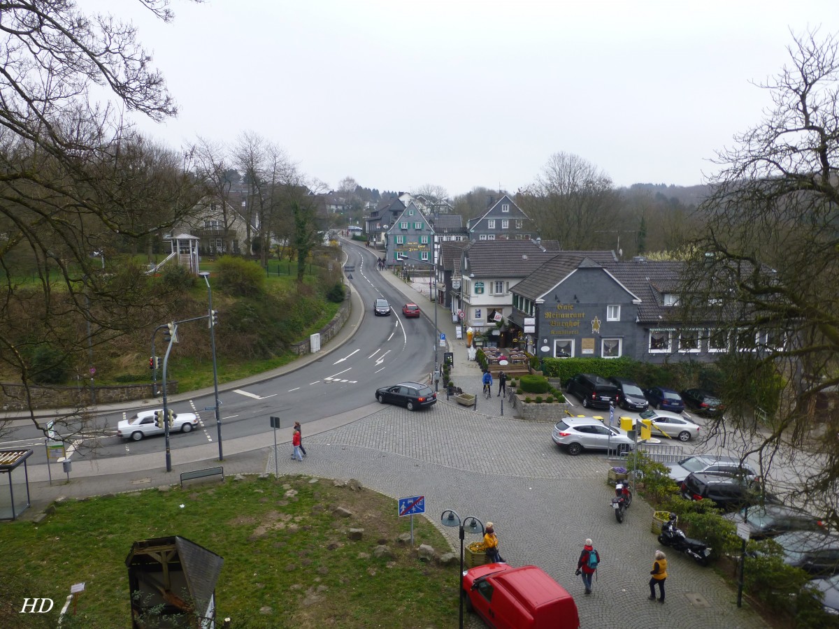 Blick von der  Burg an der Wupper  auf den Eingangsbereich der Anlage.
Aufgenommen im Mrz 2014.