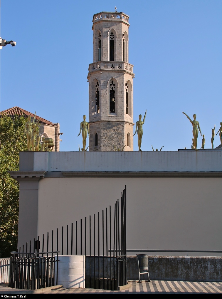 Blick vom Busparkplatz auf den Kirchturm der Església de Sant Pere in Figueres (E).
[20.9.2018 | 17:21 Uhr]
