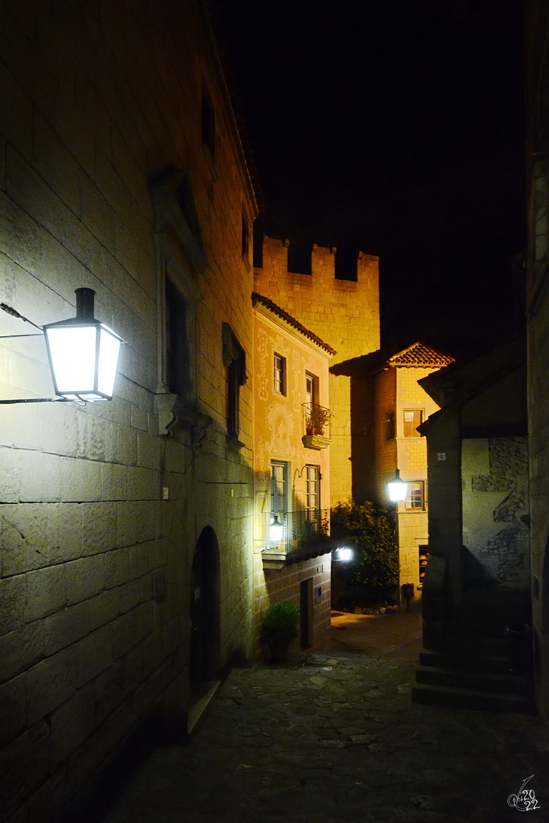 Blick durch die engen Gassen des Spanischen Dorfes (Poble Espanyol) in Barcelona. (Februar 2013)