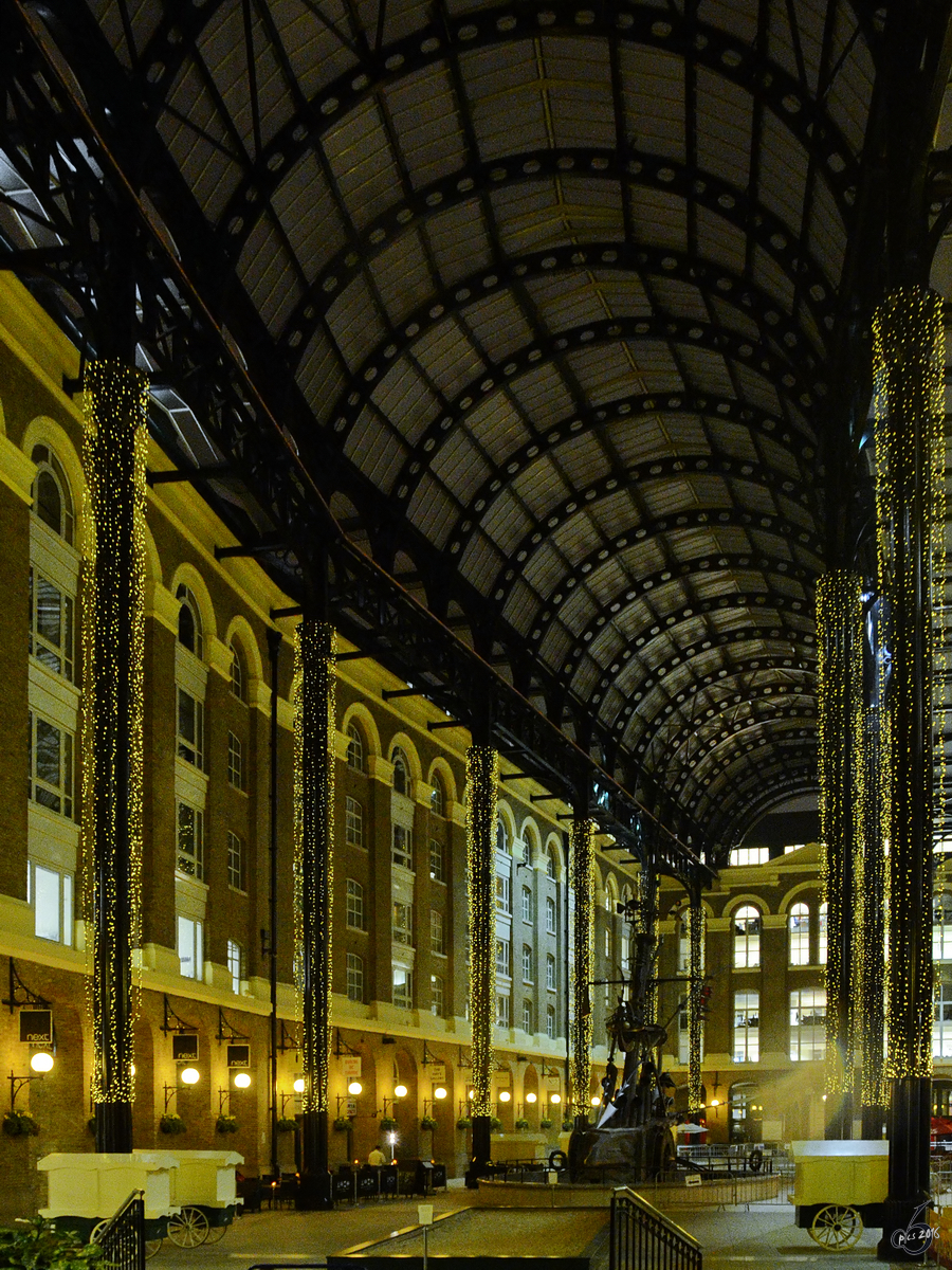 Blick in das Einkaufs- und Unterhaltungszentrum Hay's Galleria im Londoner Bezirk Southwark. (Mrz 2013)