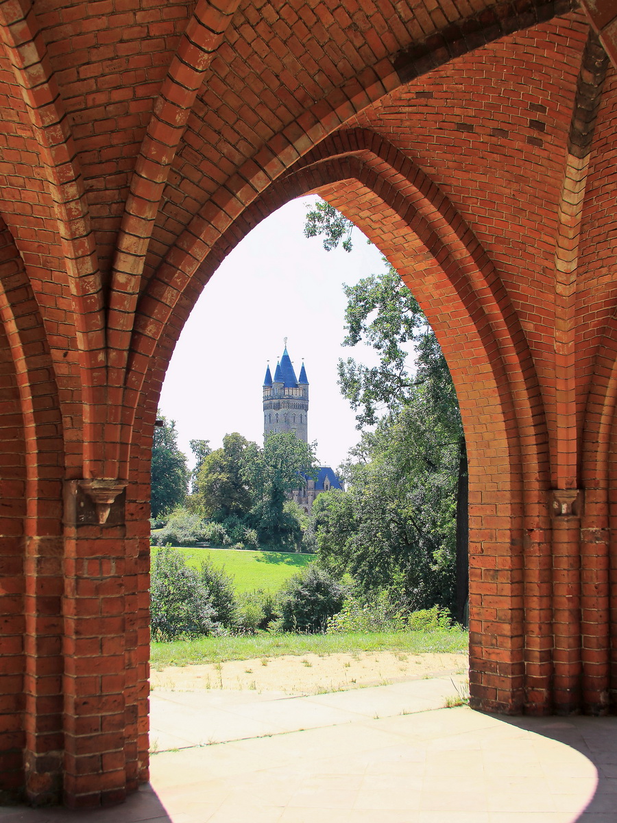 Blick von der Gerichtslaube  zum Flotowturm am 09. August 2017.