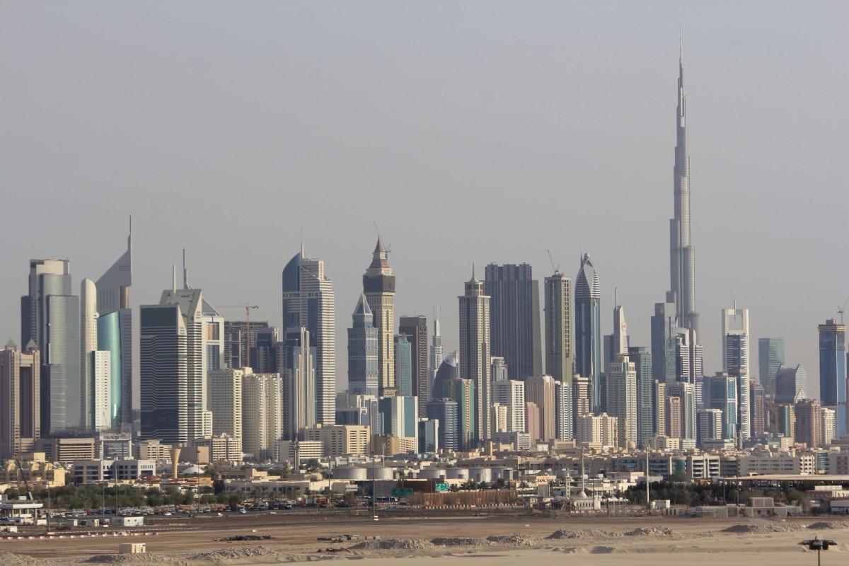 Blick vom Hafen auf die Skyline von Dubai am 14. Aprlil 2012. Der 828 Meter hohe Burj Khalifa sticht doch sehr hervor, obwohl die anderen Hochhäuser auch nicht klein sind!